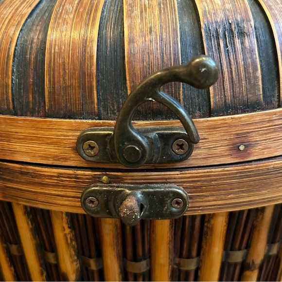 Vintage‎ Bamboo Woven Round Basket with Diamond-Weave Attached Lid Black Lining - Picture 7 of 16